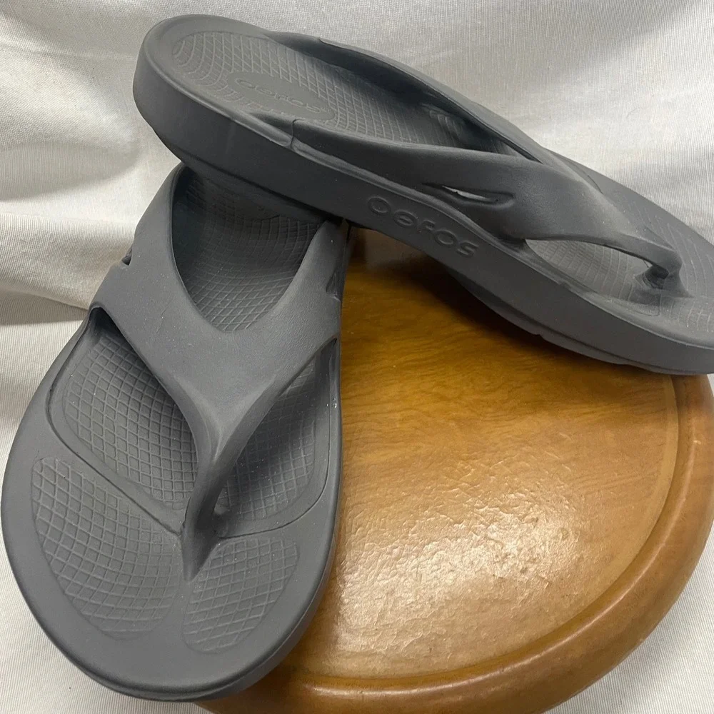 OOFOS Original Sandals M 10 W12 Grey Recovery Flip Flops Orthopedic Comfort